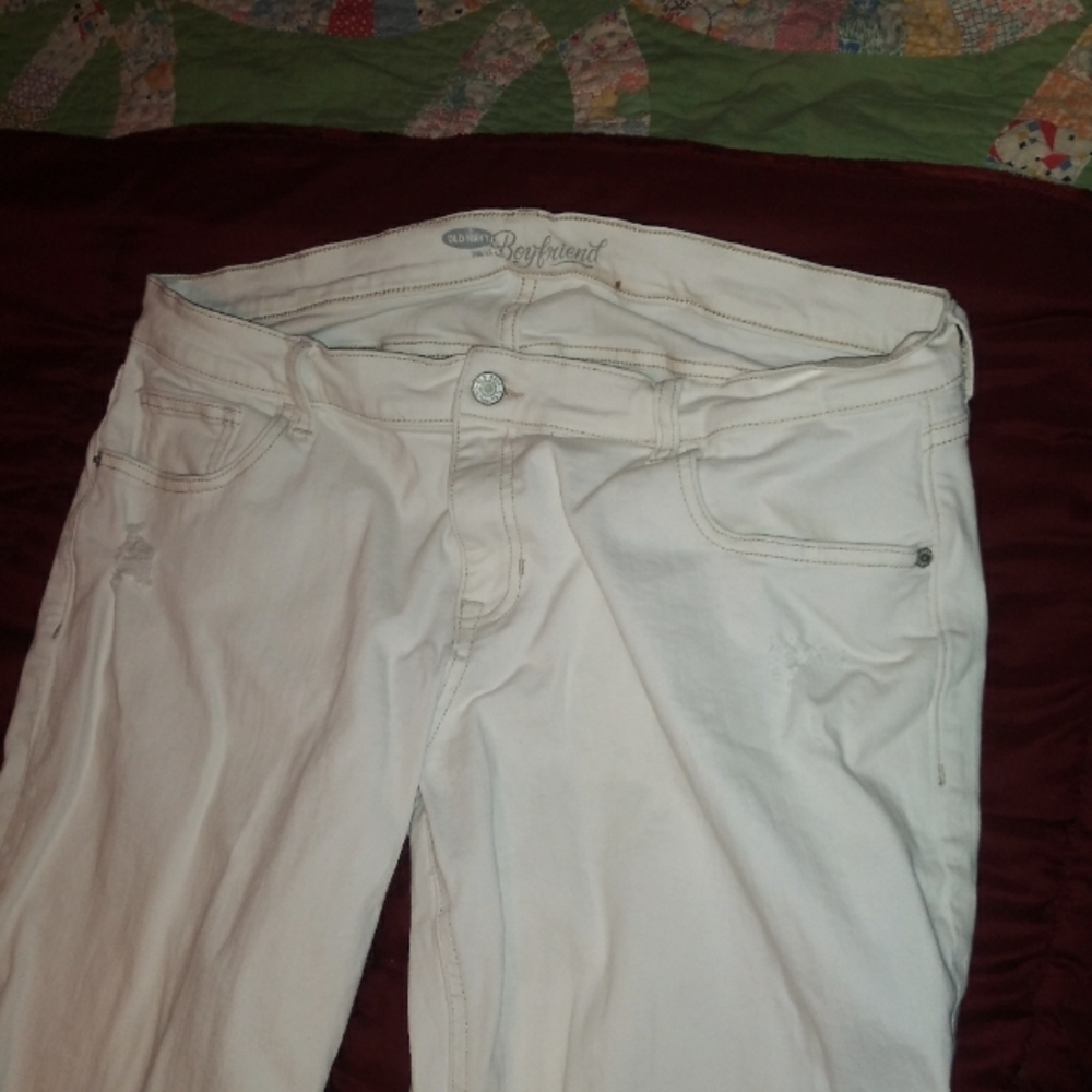Old Navy Crop Off White Boyfriend Crop Jean size 16